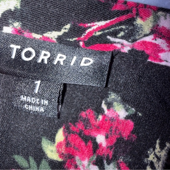 Torrid Floral Tunic Top Dress Size 1 Black Pink Flowers 3/4 Sleeve Rayon Spandex - Picture 8 of 11